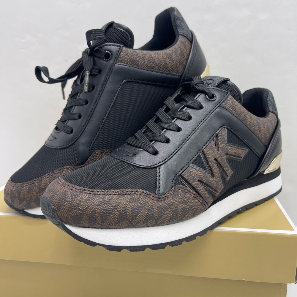 Michael Kors MADDY TRAINER MK SIG SM/MK PATCH
49F1MAFS1B Athletic Sneakers
Brown - Picture 8 of 16